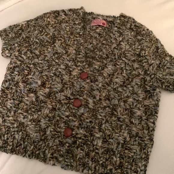 Hand Knit by Dollie Cropped Sweater Size Small - Picture 3 of 5